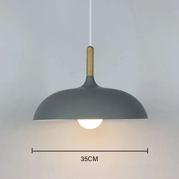 Lampada a soffitto in rovere scandinavo