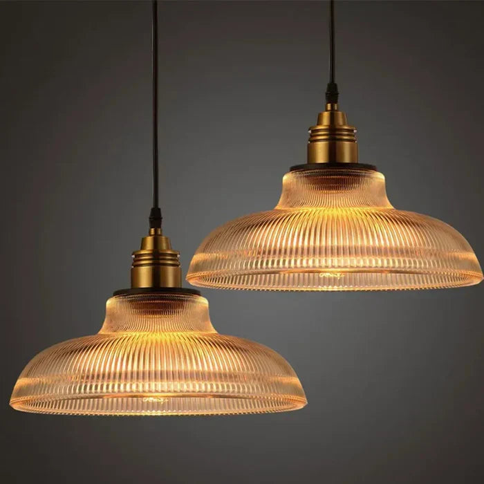 Lampada a sospensione in vetro con diffusione luminosa elegante