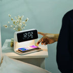 Lampada da comodino 3 in 1 con ricarica wireless – Sveglia LCD e luce LED dimmerabile touch