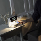 Lampada da comodino 3 in 1 con ricarica wireless – Sveglia LCD e luce LED dimmerabile touch
