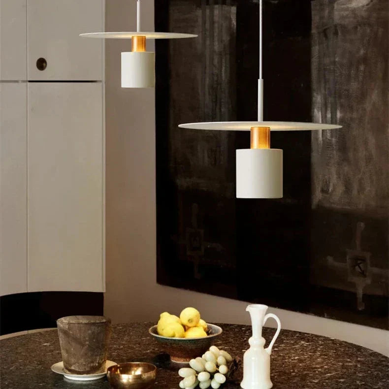 Lampada da parete a linea minimalista