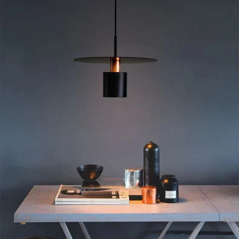 Lampada da parete a linea minimalista