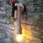 Lampada da parete industriale in ferro nero con rubinetto decorativo e spina