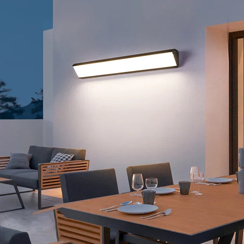 Lampada da parete LED per esterni in alluminio