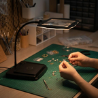 Lampada da scrivania LED con lente d'ingrandimento per lavori di precisione