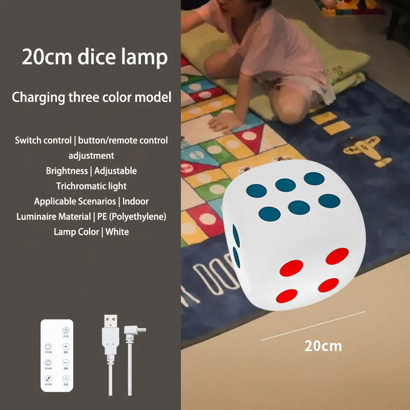 Lampada da tavolo a dado gigante con cassetti