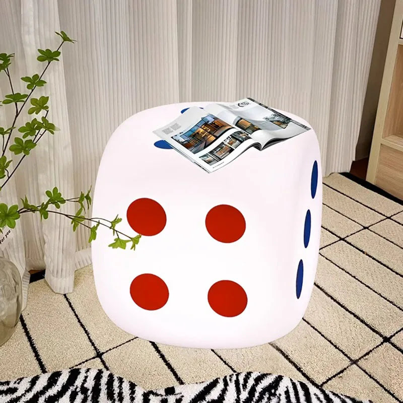 Lampada da tavolo a dado gigante con cassetti
