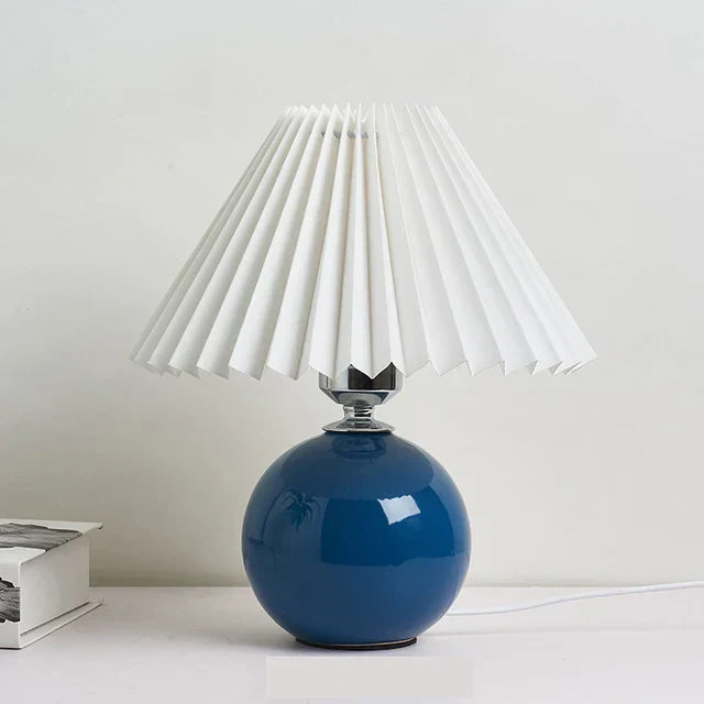 Lampada da tavolo classica con paralume pieghevole per luce calda