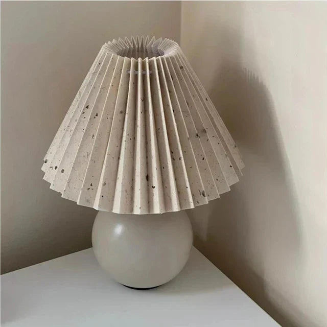 Lampada da tavolo classica con paralume pieghevole per luce calda