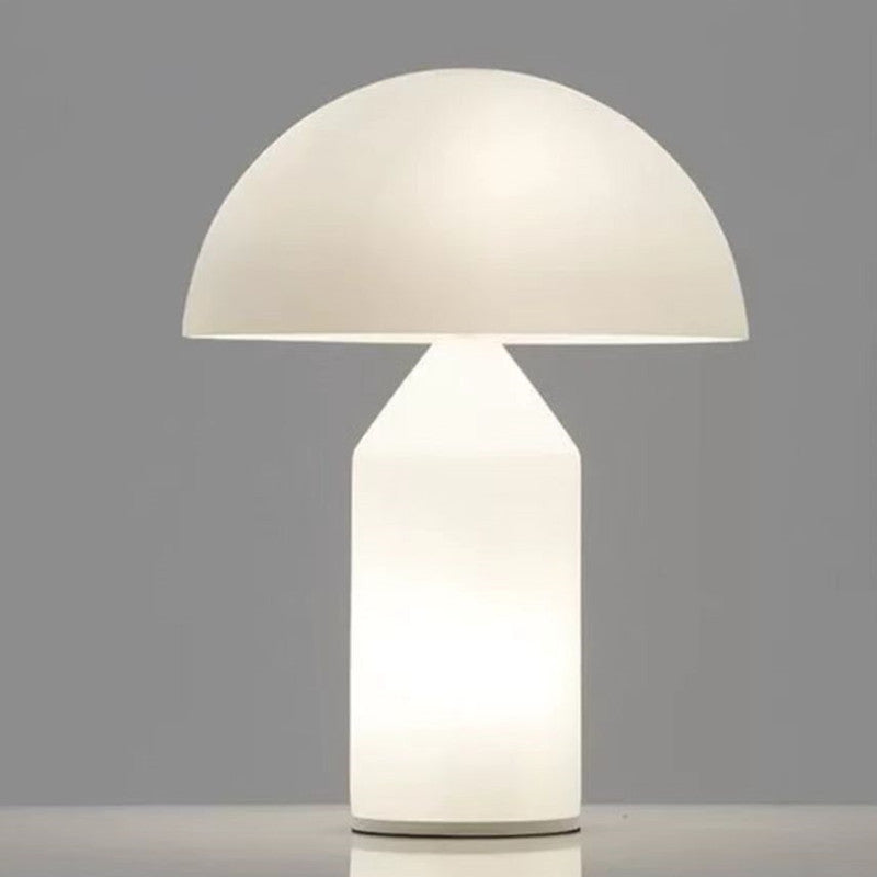 Lampada da tavolo moderna con cupola