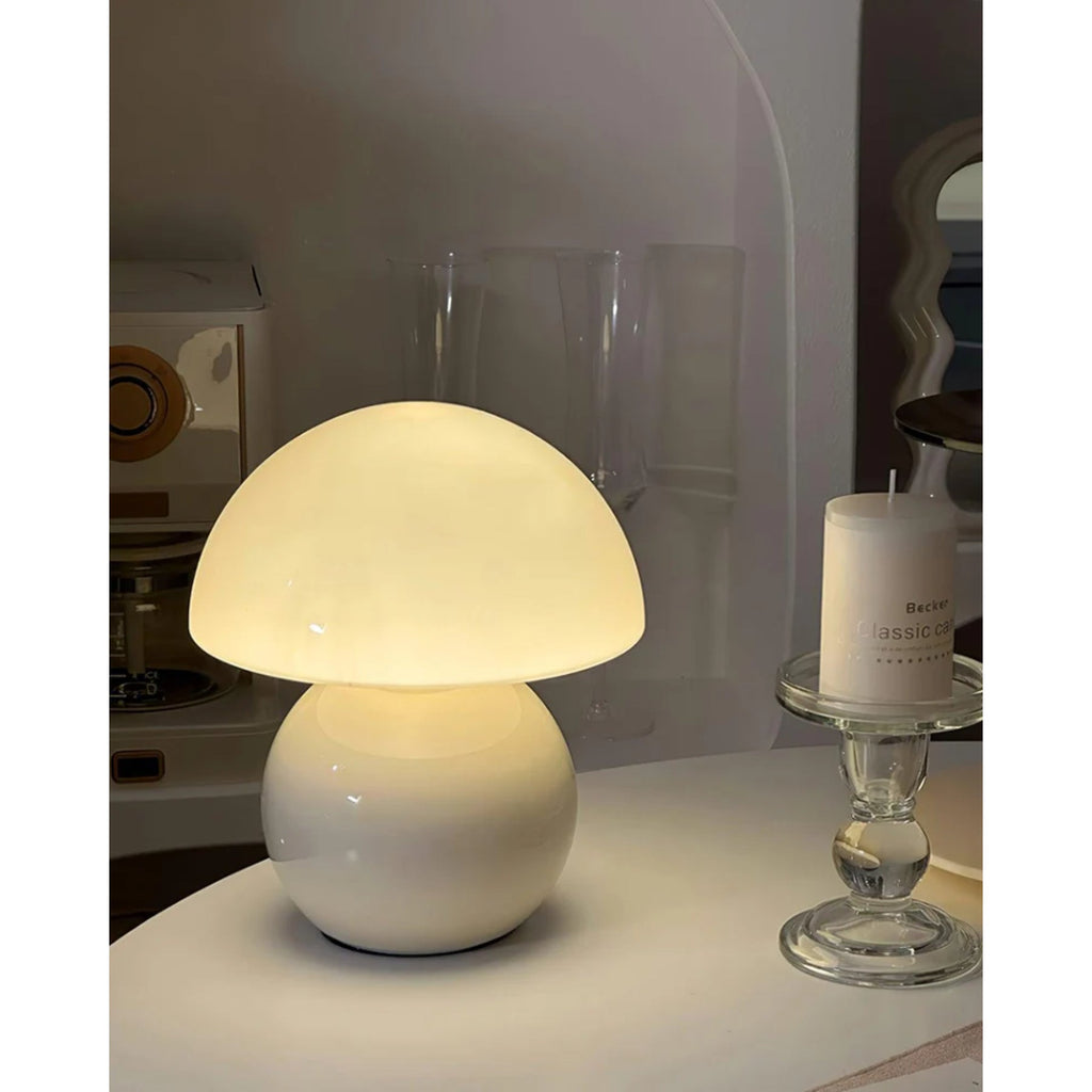 Lampada da tavolo moderna dal design minimalista