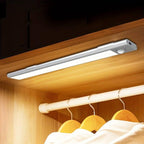 Lampada LED wireless Lumilux con sensore e tre tonalità di luce