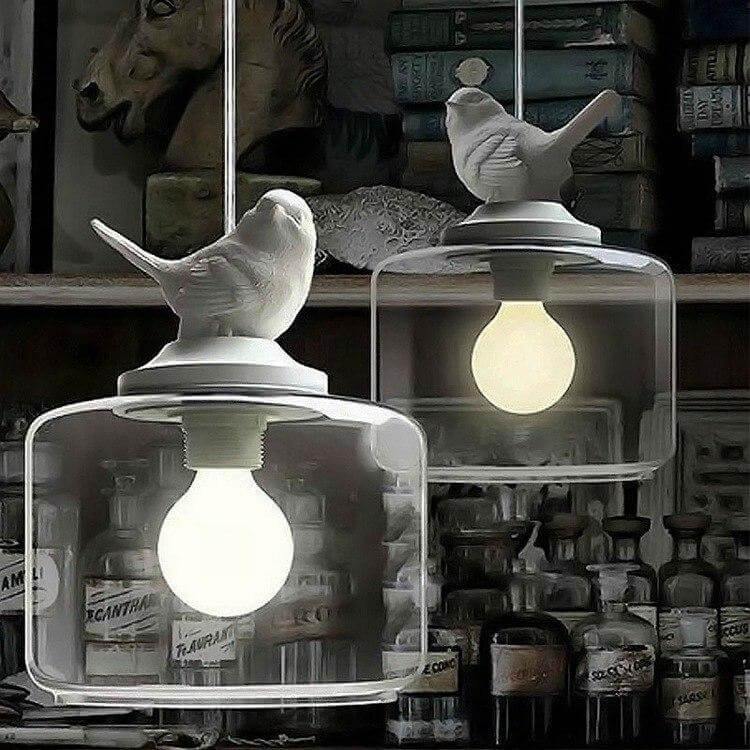 Lampadario moderno con uccellini e paralume in vetro