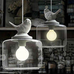 Lampadario moderno con uccellini e paralume in vetro