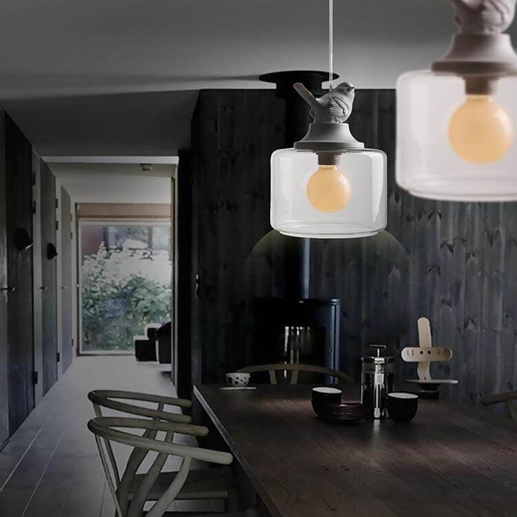 Lampadario moderno con uccellini e paralume in vetro