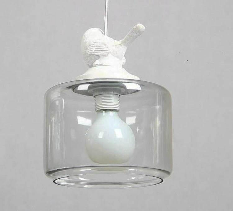 Lampadario moderno con uccellini e paralume in vetro