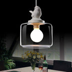 Lampadario moderno con uccellini e paralume in vetro