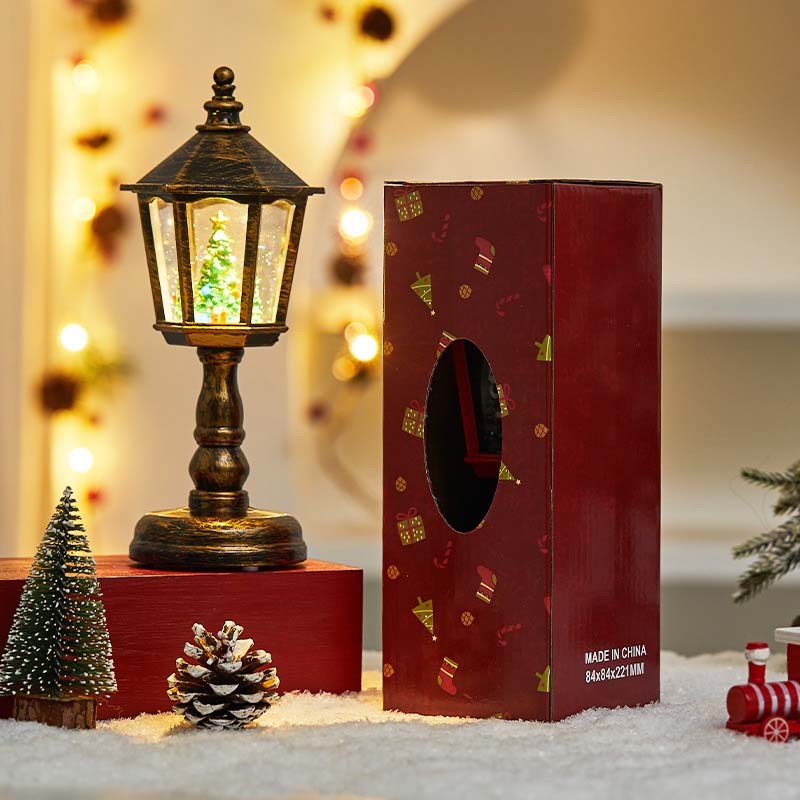 Lanterna natalizia con neve e luci decorative