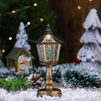 Lanterna natalizia con neve e luci decorative