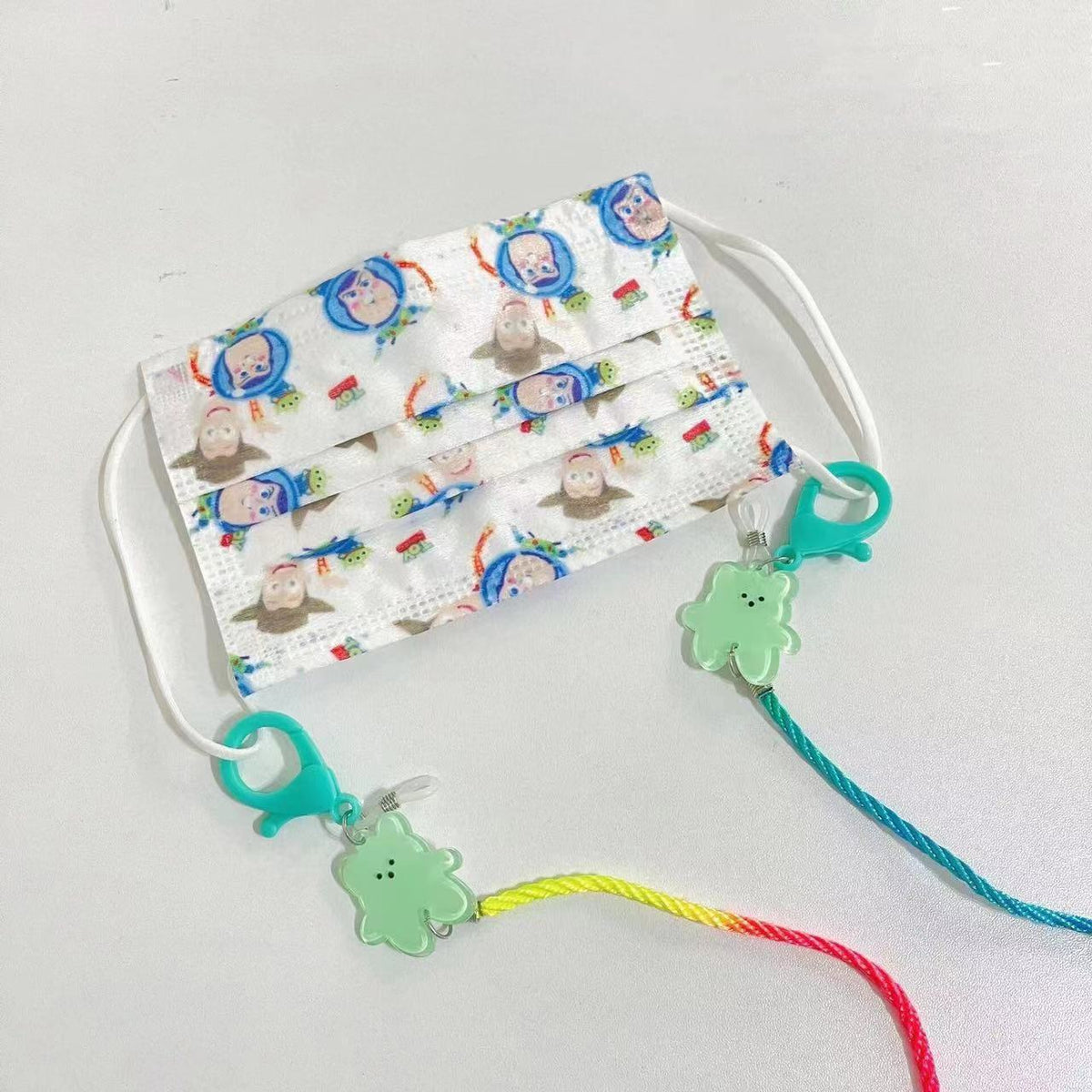 Mascherina con accessori