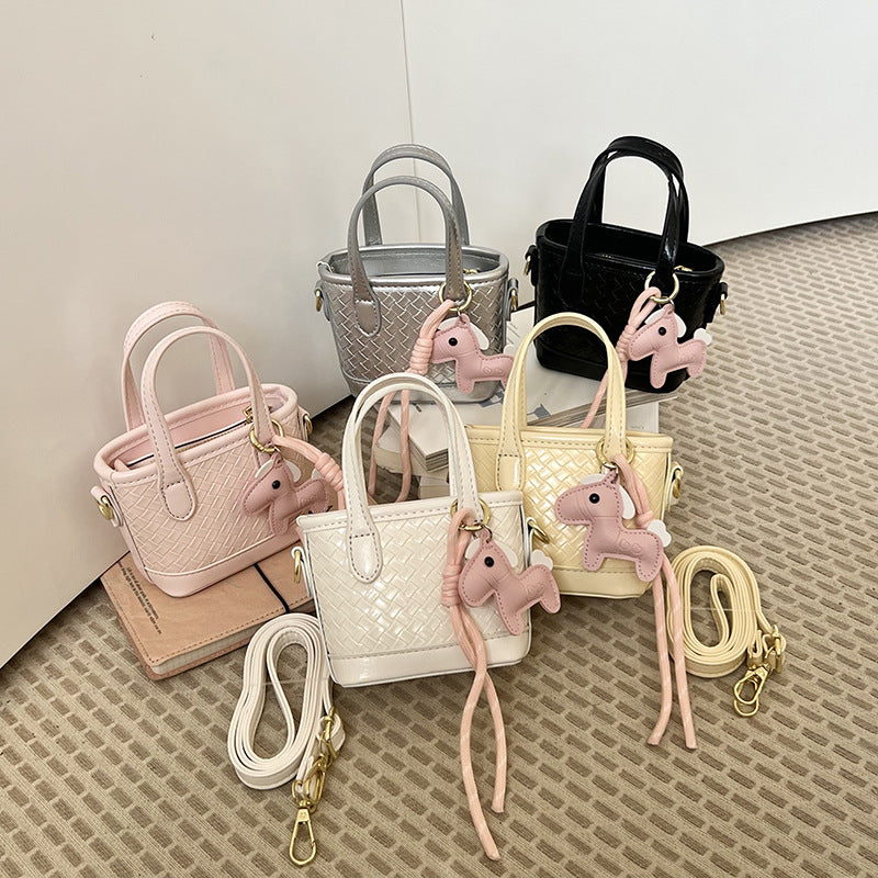 Mini borsa intrecciata con charm