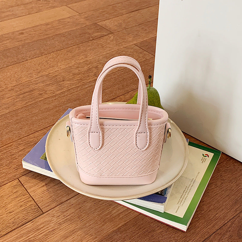 Mini borsa intrecciata con charm