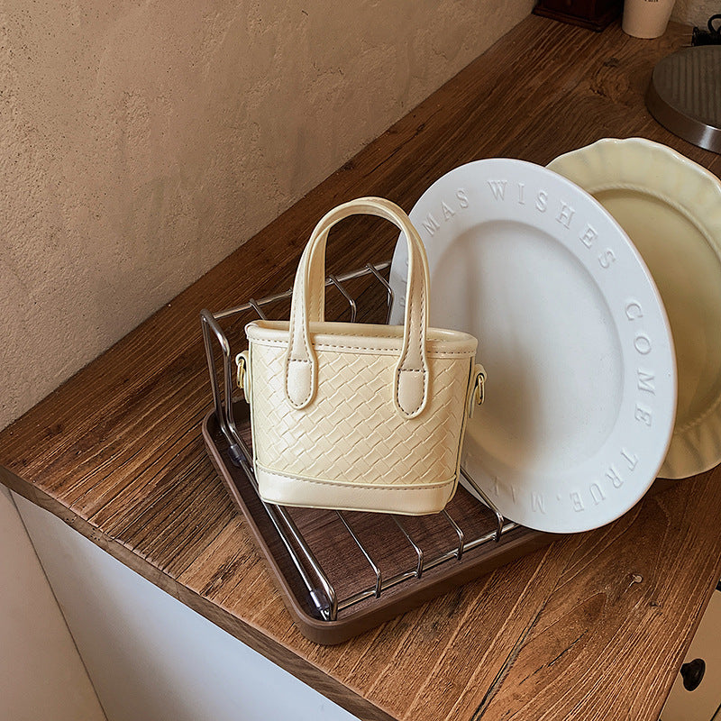 Mini borsa intrecciata con charm