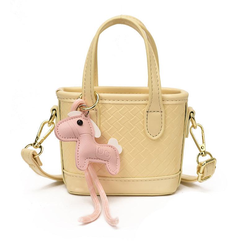 Mini borsa intrecciata con charm