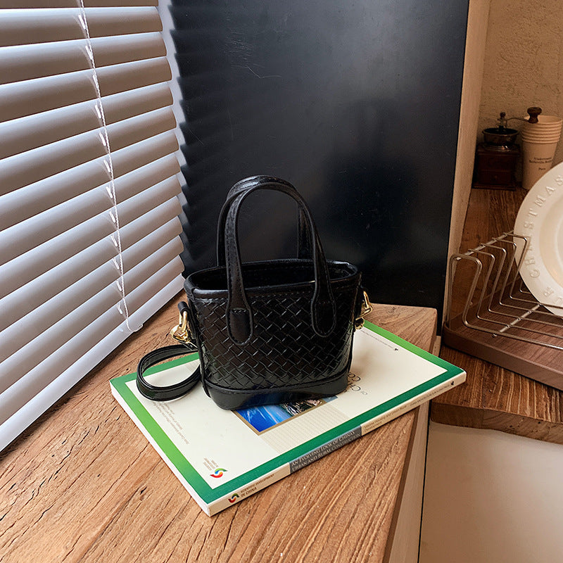 Mini borsa intrecciata con charm