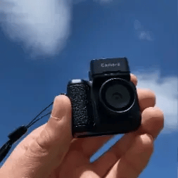 Mini fotocamera vintage per fotografia nostalgica