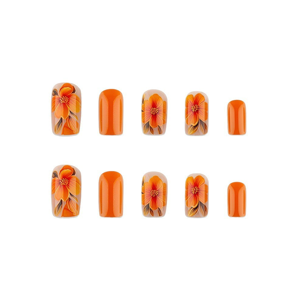 Nail art con motivi floreali
