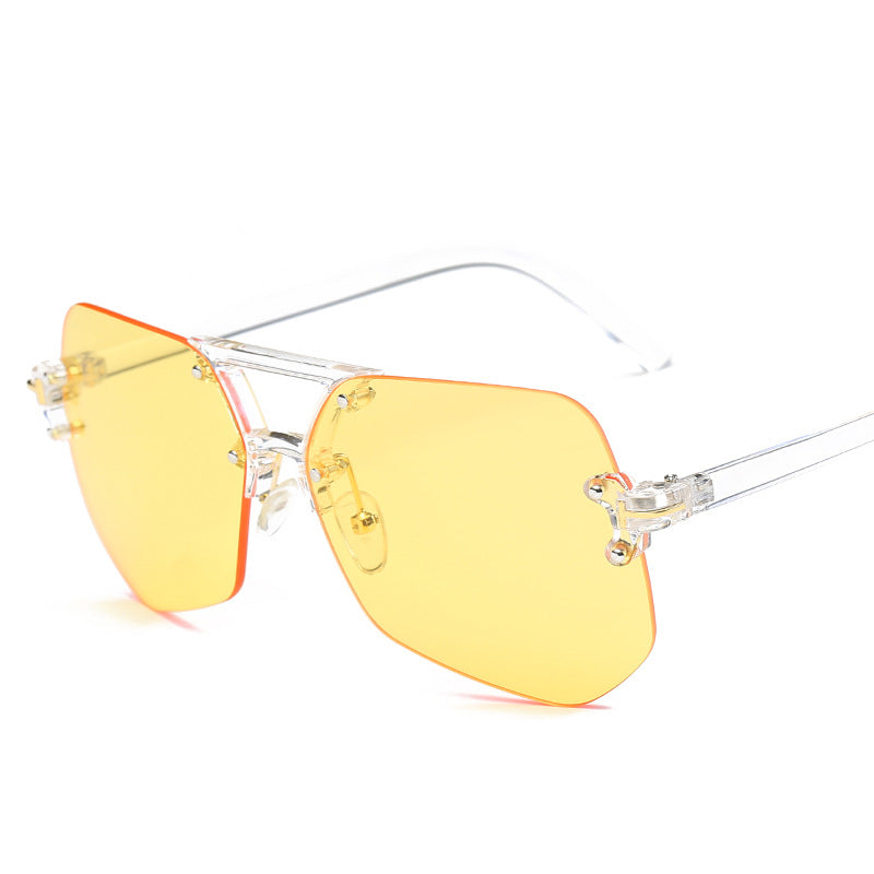 Occhiali da sole donna design futuristico