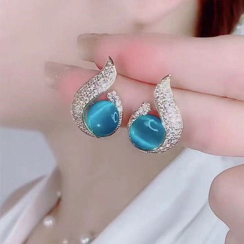 Orecchini eleganti con perle e strass