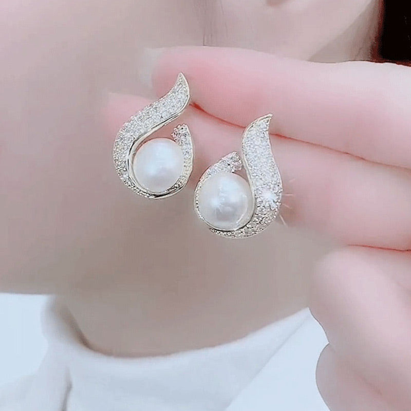 Orecchini eleganti con perle e strass