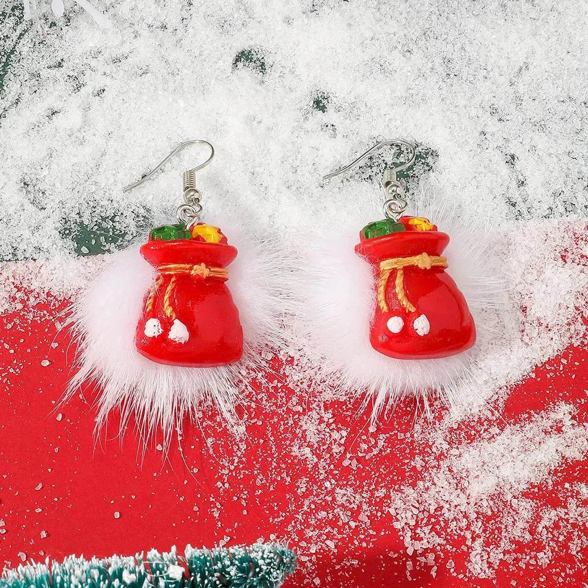 Orecchini natalizi con pon pon e fiocchi di neve