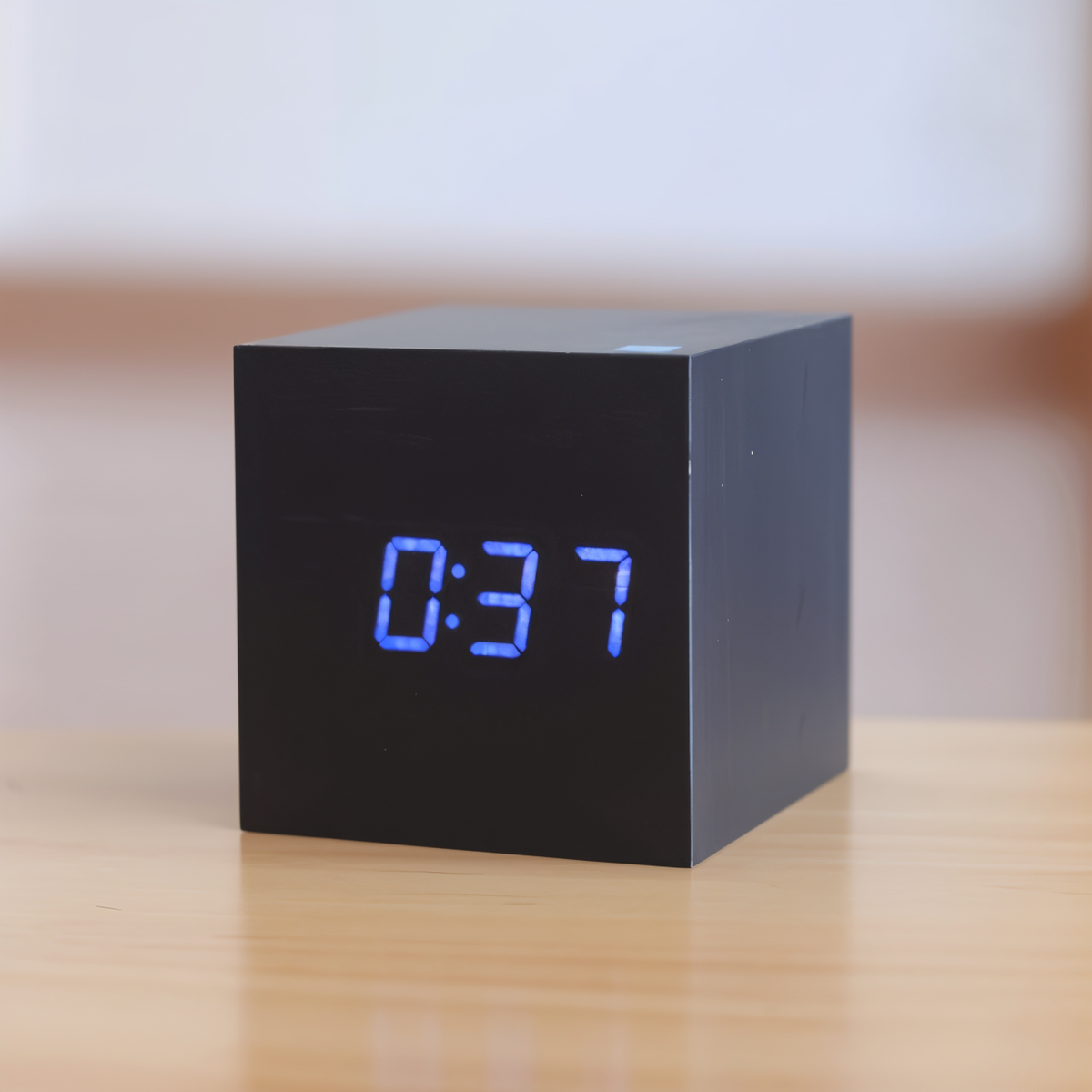 Orologio digitale LED in legno elegante