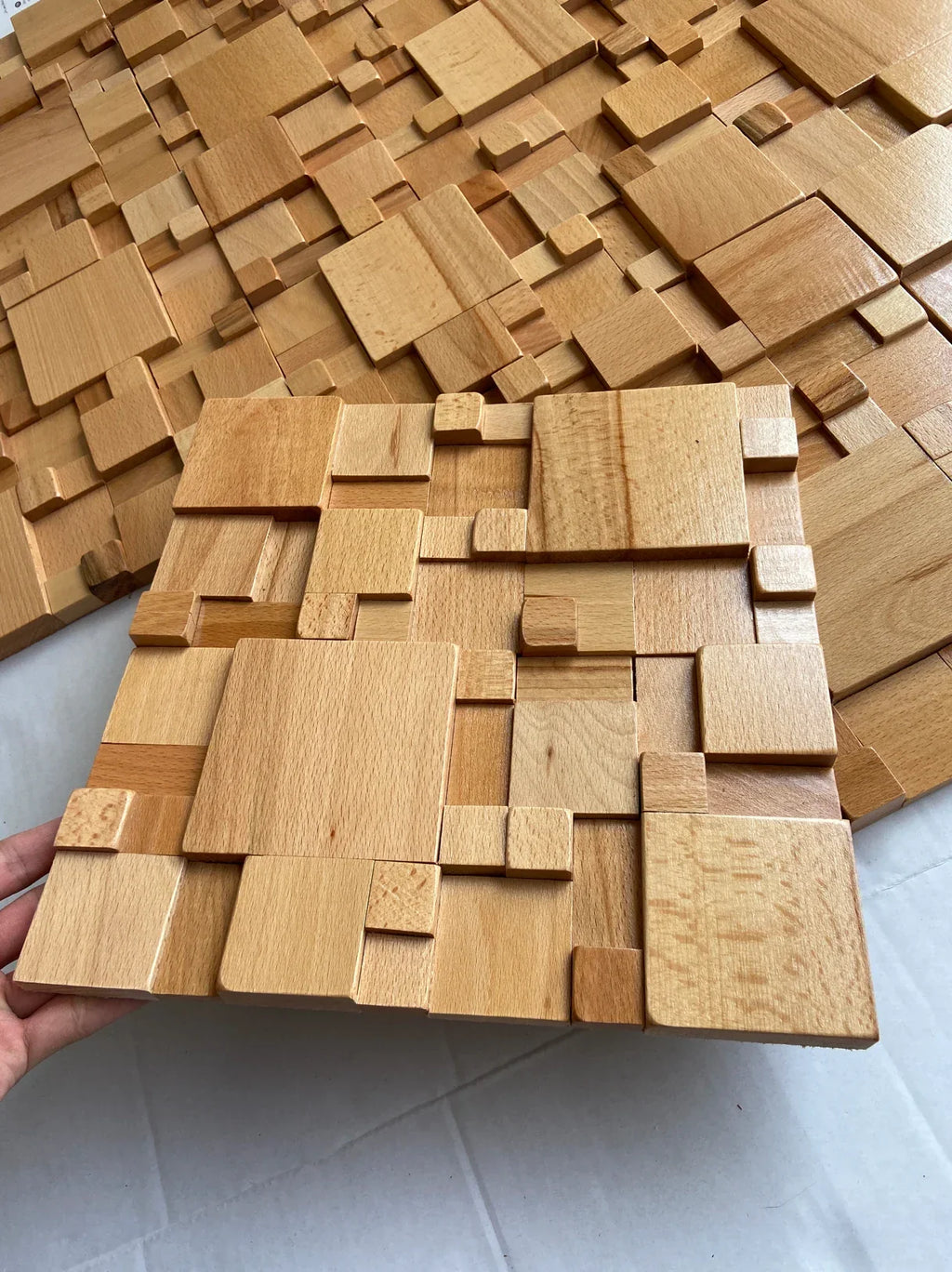 Pannelli acustici a mosaico in legno massello di faggio e noce