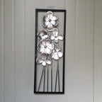 Pannello decorativo da parete in metallo con motivo floreale