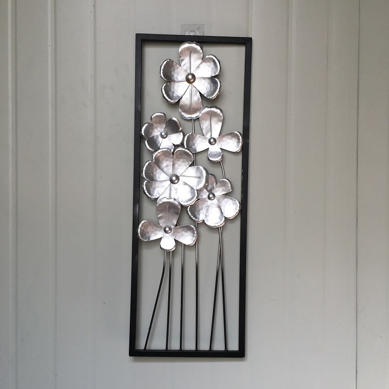 Pannello decorativo da parete in metallo con motivo floreale