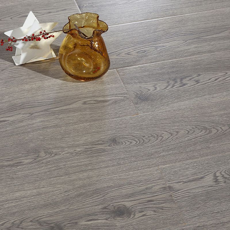 Pavimento laminato a click antigraffio effetto legno