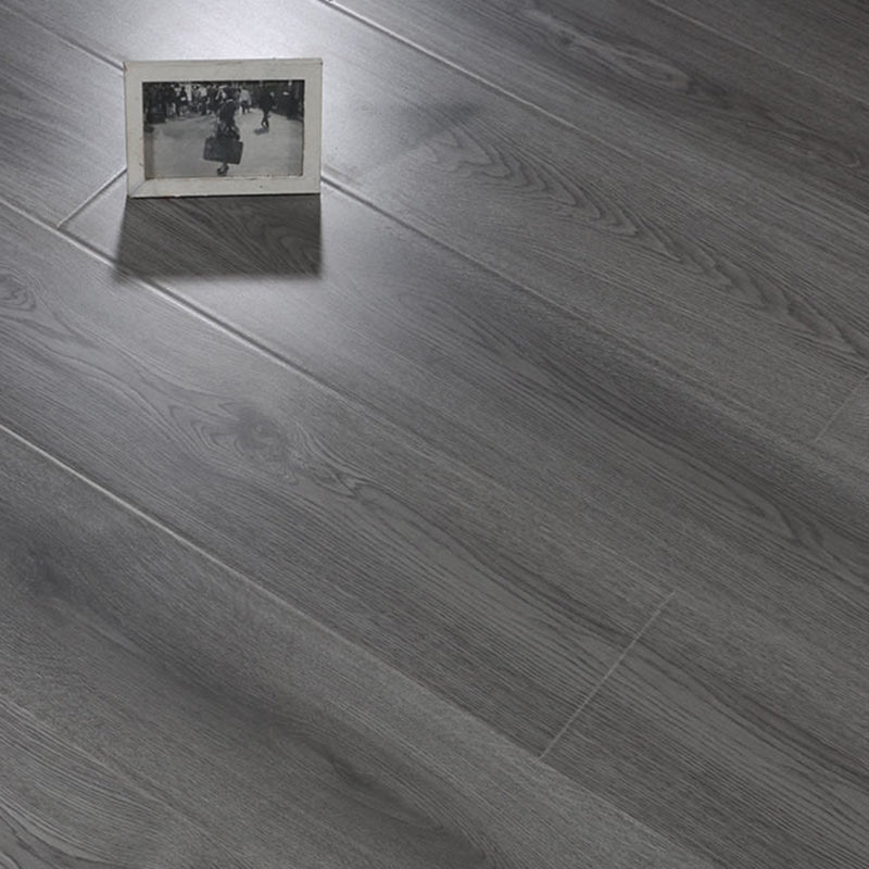 Pavimento laminato a click antigraffio effetto legno