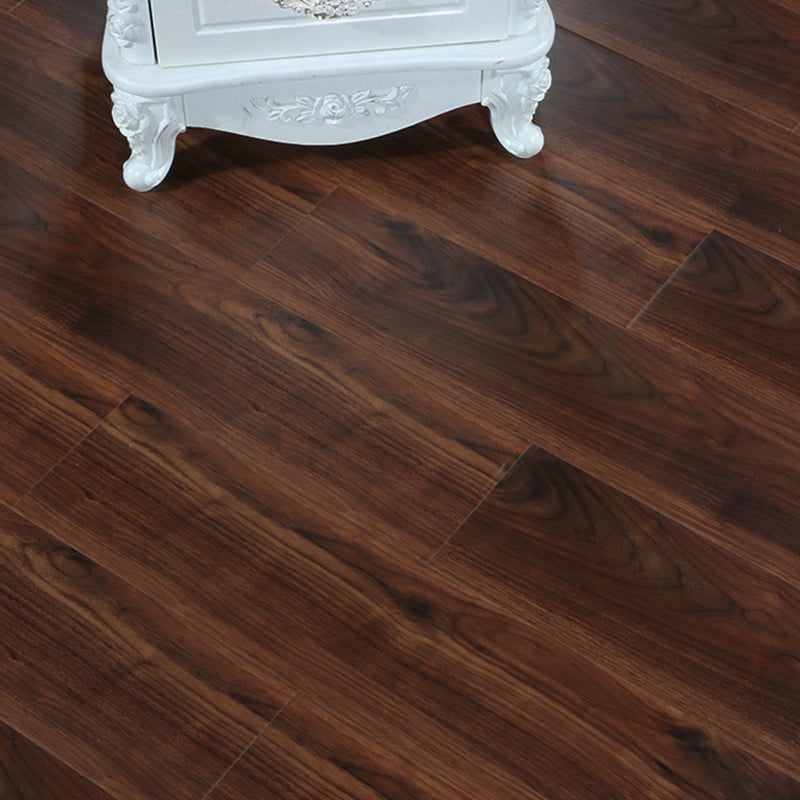 Pavimento laminato a click antigraffio effetto legno