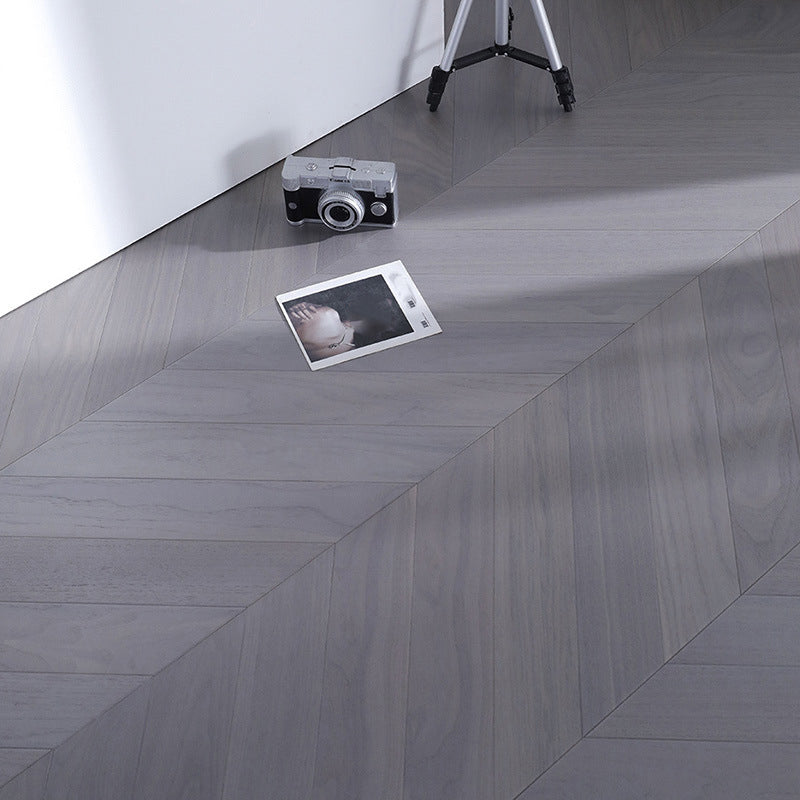 Pavimento laminato effetto legno ignifugo e impermeabile