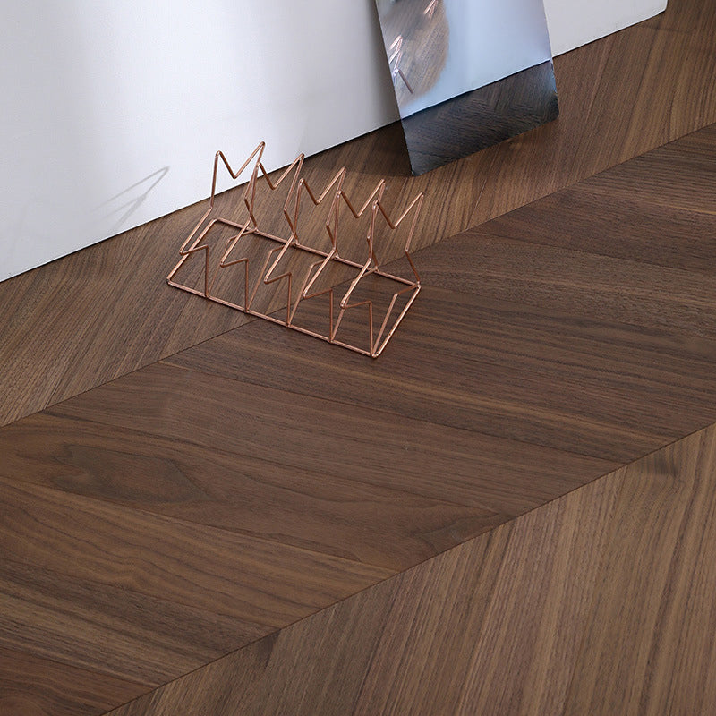 Pavimento laminato effetto legno ignifugo e impermeabile