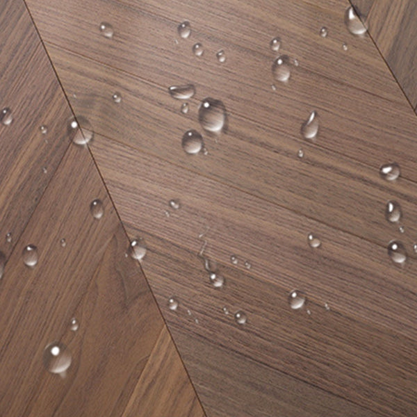 Pavimento laminato effetto legno ignifugo e impermeabile