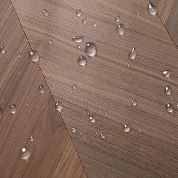 Pavimento laminato effetto legno ignifugo e impermeabile