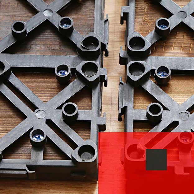 Pavimento laminato effetto pino scuro resistente alla muffa