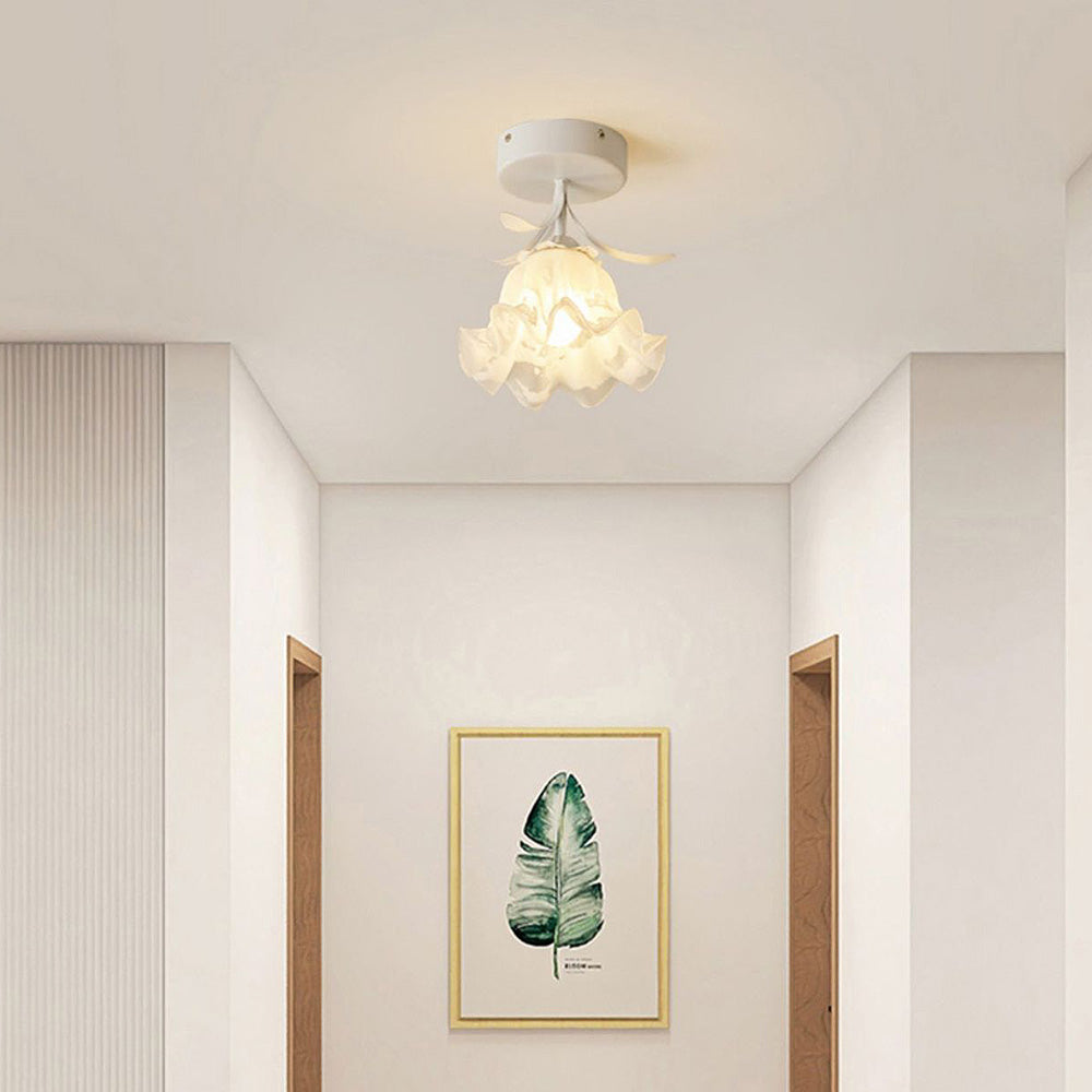 Plafoniera con vetro floreale decorativo