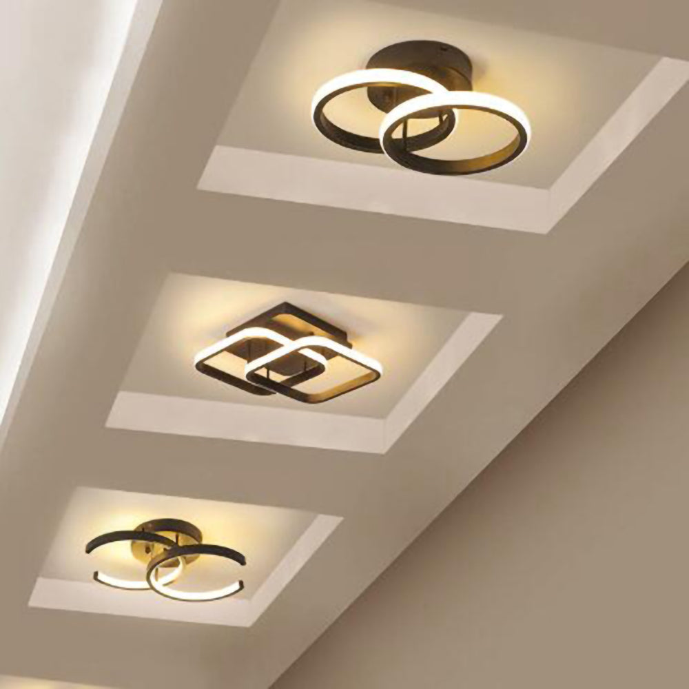 Plafoniera LED con struttura in metallo nero