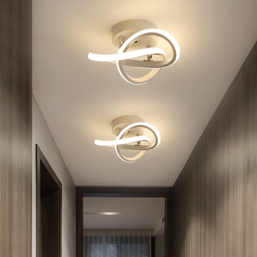 Plafoniera LED con struttura in metallo nero